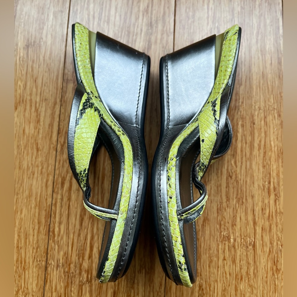 Cole Haan Air Snake 🐍 Wedge Heel Lime 🍋‍🟩 Green & Silver Leather Thong Sandal 8 - Picture 5 of 14